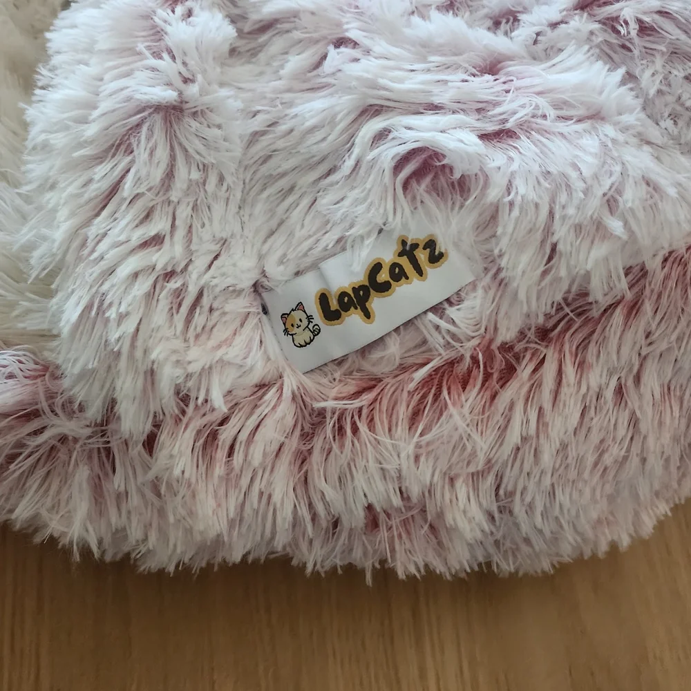 Lapcatz Pink and White Fluffy Catbed - Large
